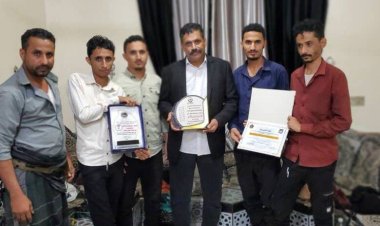 العميد الركن عبدالعزيز الهدف يكرم فريق الفقيد صالح الصايدي لتحقيقه إنجازين ثقافيين متميزين