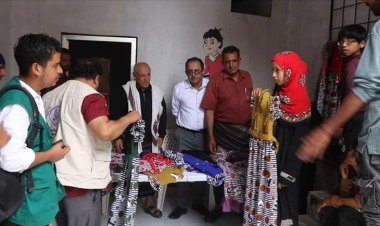 مؤسسة السلام توزيع كسوة العيد للأطفال المعاقين بالضالع