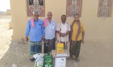 انتقالي غيل بن يمين يدشن توزيع السلال الغذائية على أسر الشهداء والأشد فقرًا بالمديرية