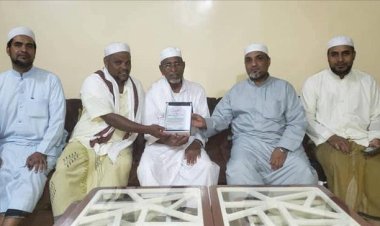 مكتب أوقاف وإرشاد ساحل حضرموت يكرم عدد من قدامى أئمة المساجد بمدينة الشحر