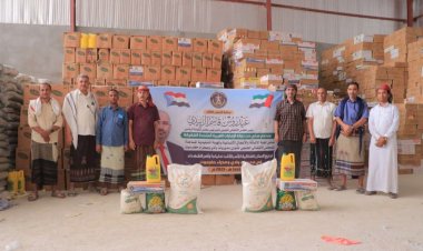 بتوجيهات الرئيس الزُبيدي.. انتقالي وادي وصحراء حضرموت يدشن توزيع السلال الغذائية على أسر الشهداء والمحتاجين