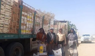 انتقالي مرخة يدشن توزيع السلال الغذائية على أسر الشهداء والمحتاجين بالمديرية