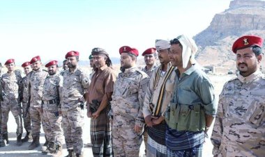 رئيس انتقالي المحفد يتفقد المواقع العسكرية للواء الأول دعم وإسناد ويشيد بجاهزيته القتالية بالمديرية