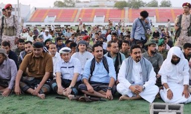 رئيس تنفيذية انتقالي لحج يؤدي صلاة العيد مع جموع المصلين ويزور النقاط الأمنية بالمحافظة