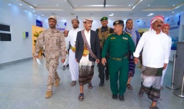 رئيس تنفيذية انتقالي شبوة يؤدي صلاة العيد مع جموع المصلين ويتفقد المرضى بمستشفيات عتق