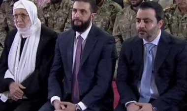 الشرع يؤدي صلاة العيد بقصر الشعب بدمشق