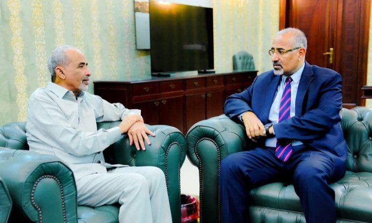 العاصمة عدن.. الرئيس الزُبيدي يناقش مع الفريق الصبيحي مستجدات الأوضاع العسكرية والإنسانية