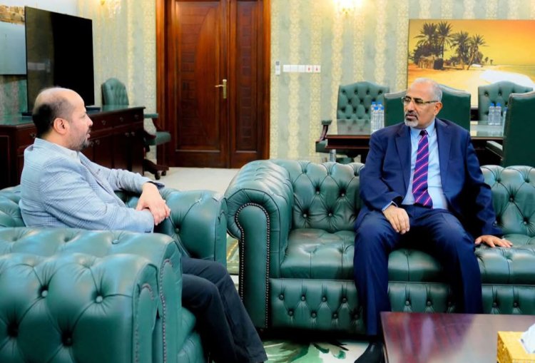 الرئيس الزُبيدي يؤكد أهمية تطوير أداء الدوائر القانونية لترسيخ سيادة القانون