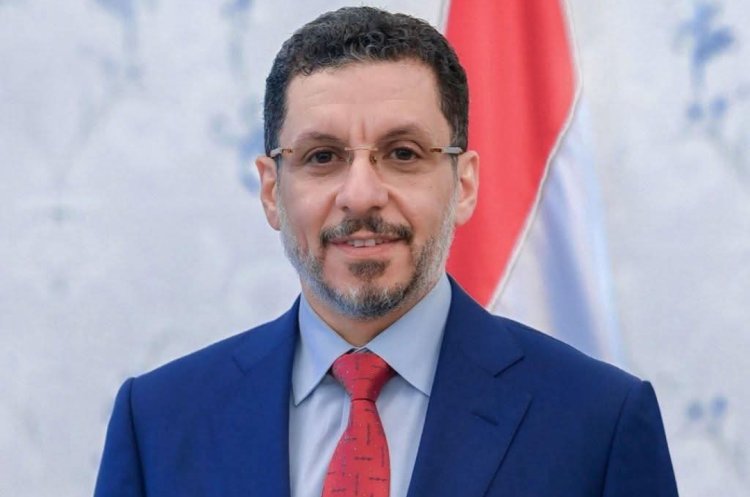 رئيس الوزراء يوجّه السلطات المحلية بالمحافظات المحررة بمراقبة الوضع التمويني والسعري