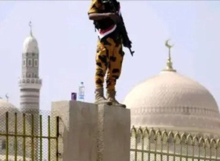 الحوثيون يمنعون صلاة التراويح ويقتحمون المساجد في صنعاء مع بداية رمضان