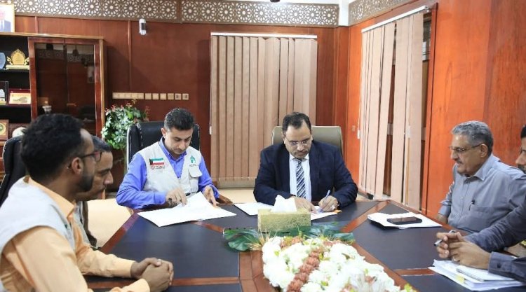 وزير الزراعة يبحث مع مؤسسة التواصل آلية تنفيذ مشروع التمكين الاقتصادي في سقطرى