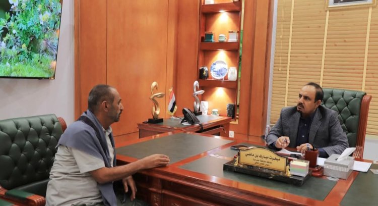 محافظ حضرموت يطّلع على احتياجات مديرية حريضة ومشاريعها المُنجزة وقيد الانجاز في الطرق والكهرباء والقضاء