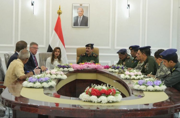 وزير الداخلية يلتقي وفد من مكتب المبعوث الخاص للأمين العام للأمم المتحدة