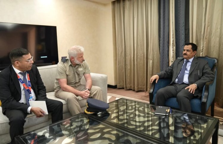 وزير الدفاع يناقش المستجدات العسكرية مع الملحق العسكري البريطاني