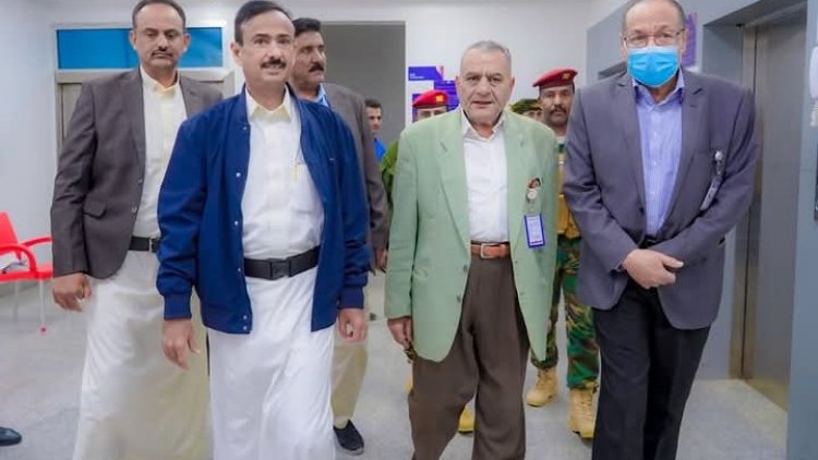 المحافظ بن الوزير يدشّن جهاز غسيل كلى حديث بهيئة مستشفى شبوة، ويطلع على اول عملية غسيل كلوي.