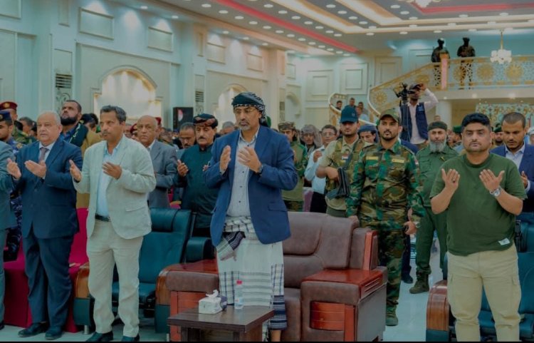 الرئيس الزُبيدي يعقد لقاءً موسعا بالقيادات المحلية والعسكرية والأمنية والشخصيات الاجتماعية بمحافظة أبين