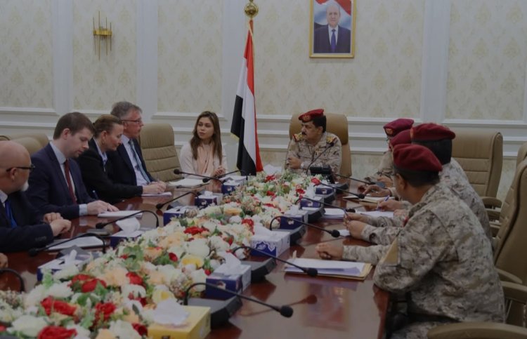 وزير الدفاع يبحث مستجدات الأوضاع مع المستشار العسكري للمبعوث الأممي