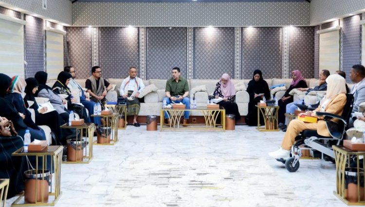 رئيس الوزراء يؤكد أن إعادة الاعتبار لمدينة عدن وهويتها ومكانتها يتطلب العمل التشاركي على المستويين الرسمي والشعبي