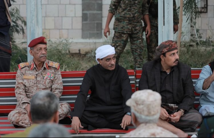 عضو مجلس القيادة الرئاسي البحسني يقيم مأدبة إفطار رمضانية للمسؤولين في حضرموت