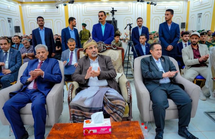 الرئيس الزُبيدي يؤكد على ضرورة العمل الجاد لإحداث إصلاح حقيقي بمحافظة لحج