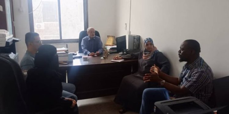 الوكيل الشبحي يلتقي مع نائب مدير البرامج بالهيئة الطبية الدولية (IMC) ايدموند نابينا ويثمن موافقتهم بدعم مرافق صحية جديده في بلادنا