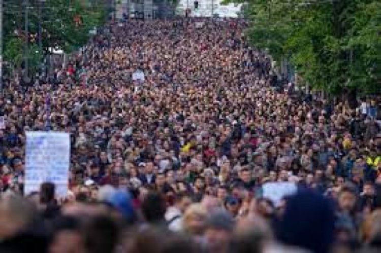 آلاف المجريين يتظاهرون للمطالبة برعاية صحية أفضل