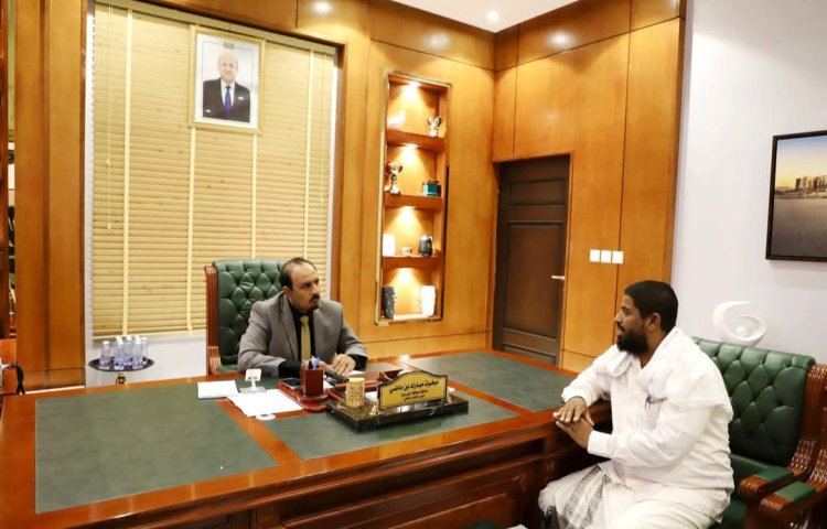 محافظ حضرموت يطلع على صعوبات سير العمل في مشروع 132 كيلو فولت بوادي وصحراء المحافظة "مشروع الأبراج"