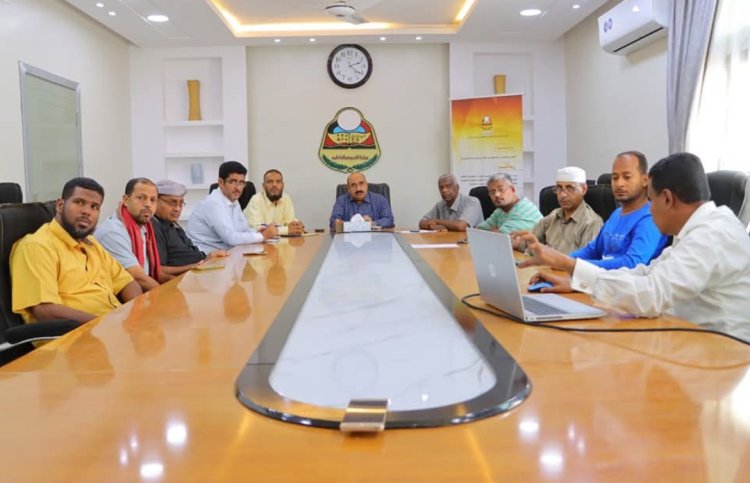 اجتماع بتربية ساحل حضرموت يناقش آلية تنفيذ نظام (حوسب)