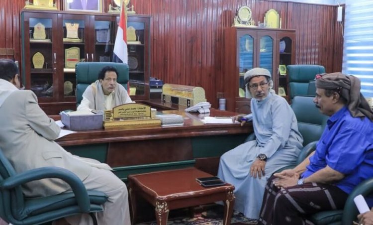 محافظ المهرة يطّلع على خطة صندوق النظافة لشهر رمضان ويوجّه بتكثيف الجهود