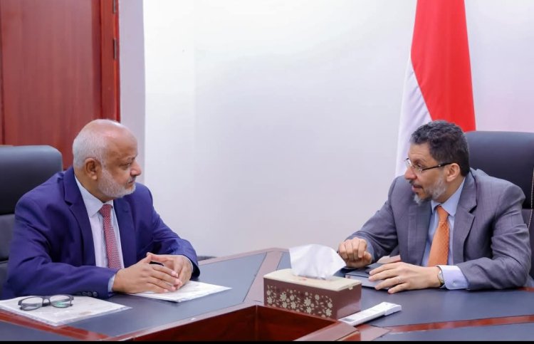 رئيس الوزراء يوجه السلطة المحلية بالحديدة بمضاعفة جهودها وتلمس احتياجات المواطنين