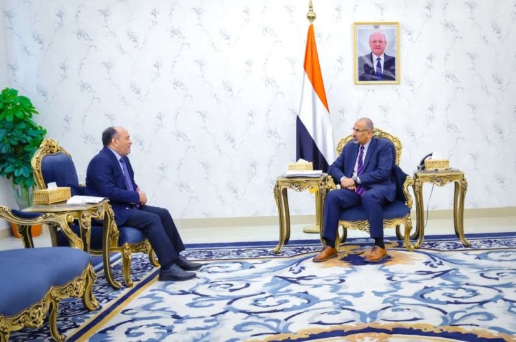 الرئيس الزُبيدي يطّلع على الأوضاع التموينية في العاصمة عدن والمحافظات المحررة