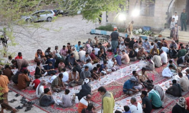 إدارة أمن المكلا و مركز شرطة روكب_بويش يقيما مائدة الإفطار الرمضاني الثالث بمناطق شرق المكلا