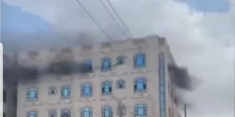 مصرع شخصين وإصابة آخر جراء اندلاع حريق هائل في مجمع تجاري بصنعاء اليمنية