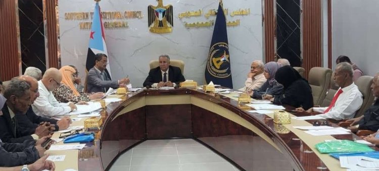 مجلس المستشارين يشيد بتحركات الرئيس الزٌبيدي ويناقش الوضع الصحي على الساحة الجنوبية