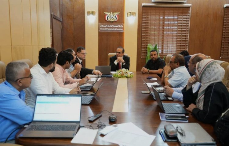 وزير الصحة يبحث مع فريق الـ (FCDO) احتياجات القطاع الصحي ويرأس اجتماعاً لقيادات القطاع الصحي ومنظمة الصحة العالمية
