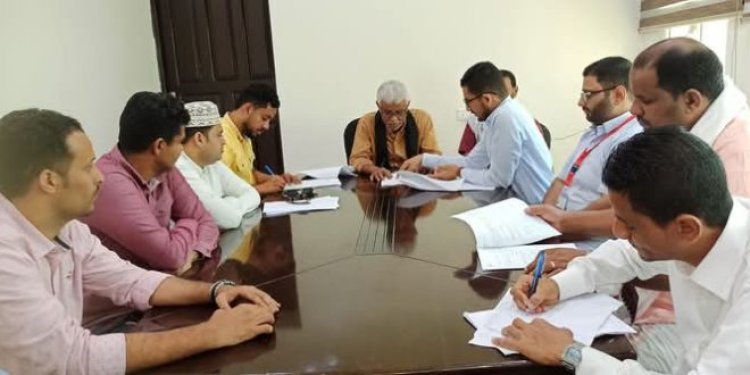 توقيع عقد لتوريد معدات صحية لمختبر مستشفى الشحر