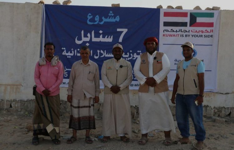 مدير عام المديرية يدشن مشروع 7 سنابل لتوزيع السلال الغذائية