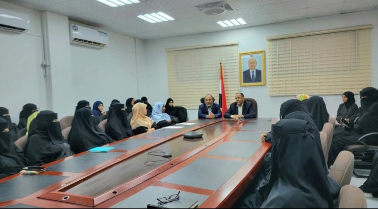 وزير الصناعة والتجارة يشيد بالدور المتميز للمرأة في ميادين العمل