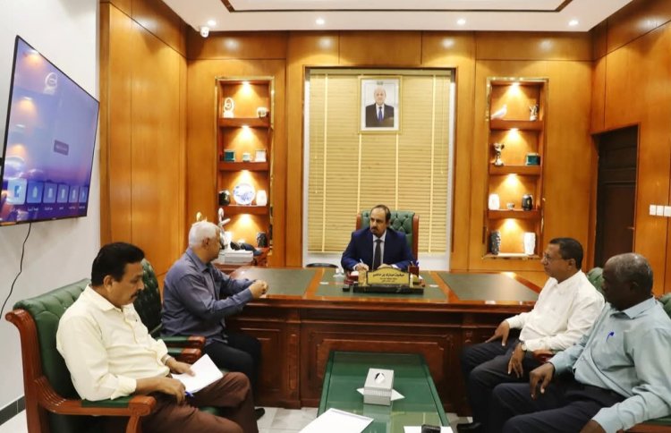 المحافظ بن ماضي يبحث التحضيرات لتدشين مشروع موسوعة حضرموت لتوثيق الأعلام والمعالم والبيانات