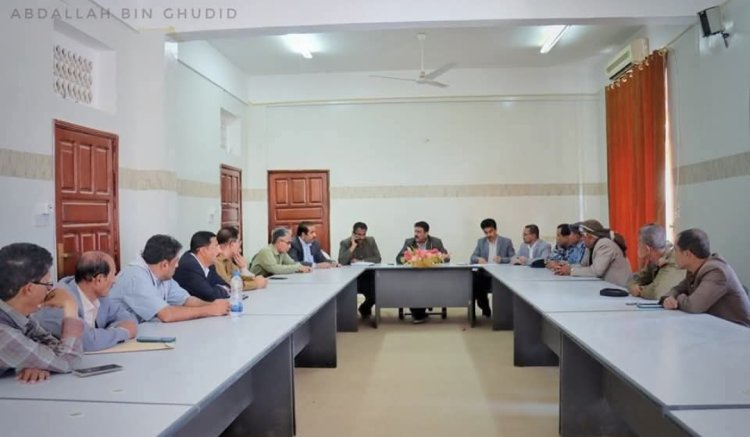 محافظ محافظة شبوة يصدر قرارًا بحل لجنة الخدمات وتحسين المدينة.