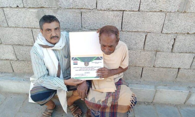 القائم بأعمال رئيس منسقية الانتقالي بجامعة أبين يطمئن على صحة المناضل الشرمي