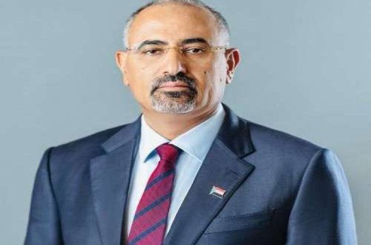 الرئيس الزُبيدي يُعزّي في وفاة المناضل الشيخ محمد فضل العطفي