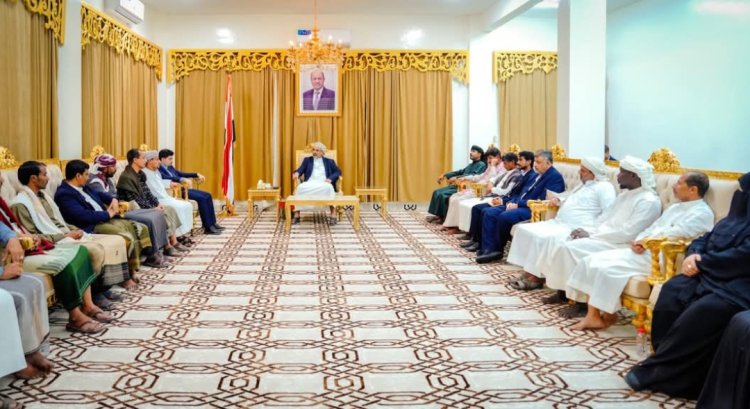 الرئيس الزُبيدي يرأس اجتماعًا لتنفيذية انتقالي المهرة ويؤكد على التمكين السياسي لأبناء المحافظة