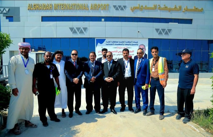 وزير النقل يتفقد سير العمل في مطار الغيضة الدولي بمحافظة المهرة