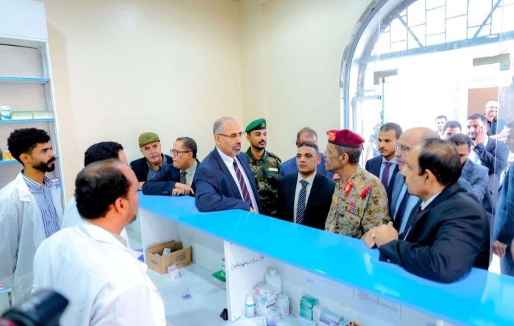 الرئيس الزُبيدي يطّلع على سير العمل في المستشفى العسكري بالمكلا