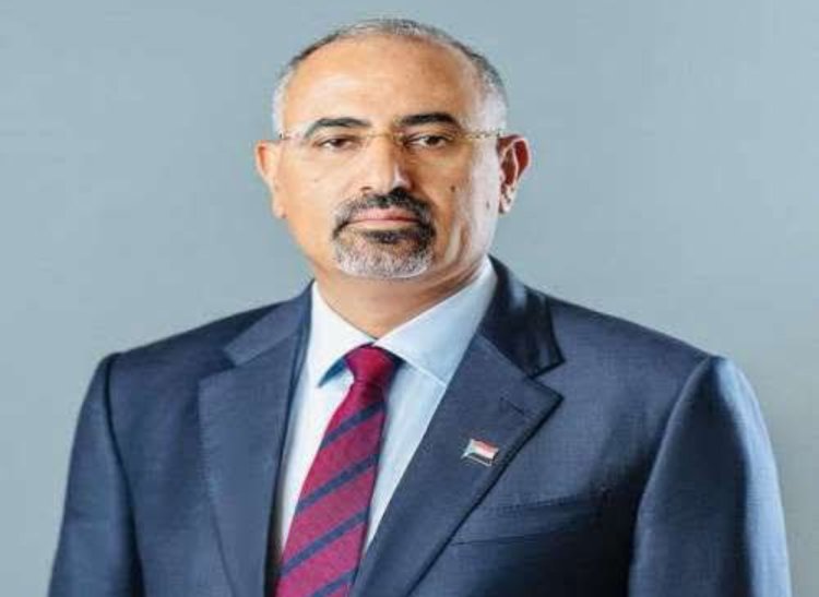 الرئيس الزُبيدي يعزي الكريحي كنعان بوفاة والدته