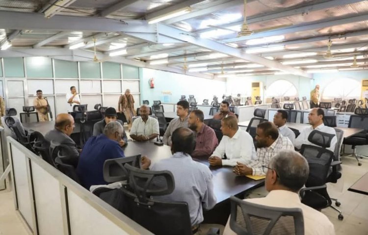 المحافظ بن ماضي يُشيد بالدور الوطني لكوادر تربية حضرموت ونجاح المطبعة السرية في إنجاز اختبارات الشهادة العامة لـ 7 محافظات