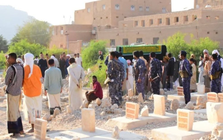 تشييع رسمي وشعبي لجثمان الشهيد البطل الجندي محمد عبدالقادر العامري بسيئون