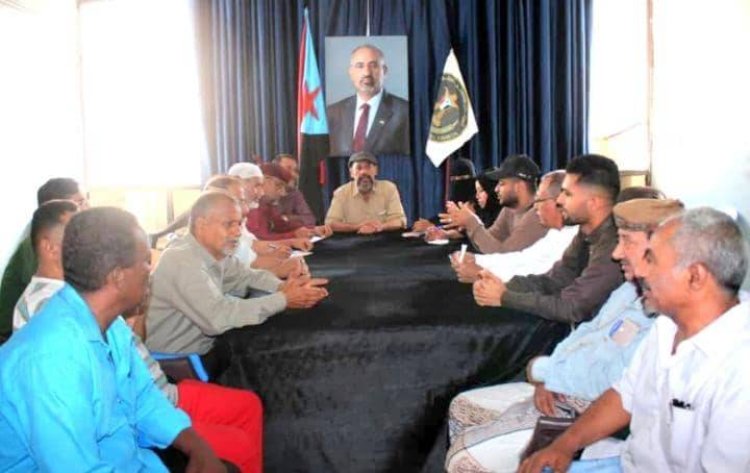 انتقالي المعلا يناقش آلية توزيع السلال الغذائية المقدمة من الرئيس الزٌبيدي