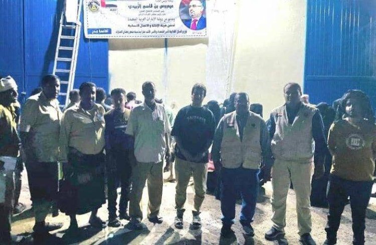 انتقالي العاصمة عدن يدشن توزيع السلة الغذائية لأسر الشهداء والأشد احتياجاً في عموم المديريات